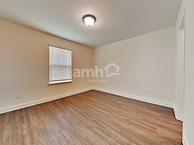 Building Photo - 8632 Highfield Ave