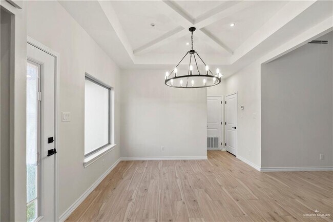 Building Photo - 12 Xenops Ave