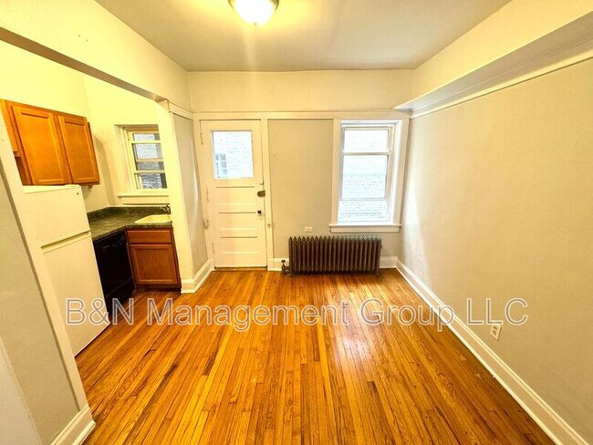 Building Photo - 1055 W Dakin St