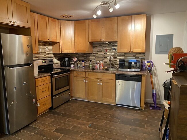 Building Photo - 1 Colonial Village Dr