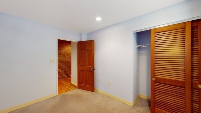 Building Photo - 84 Gainsborough St