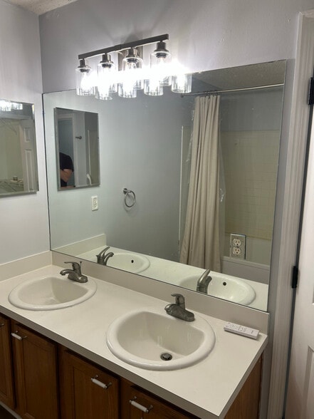 Building Photo - 10389 Brookwood Bluff Rd N