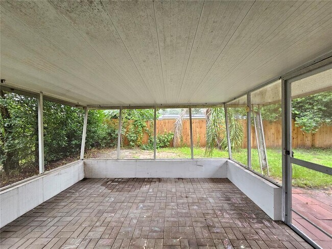 Building Photo - 1702 Aqua Ln