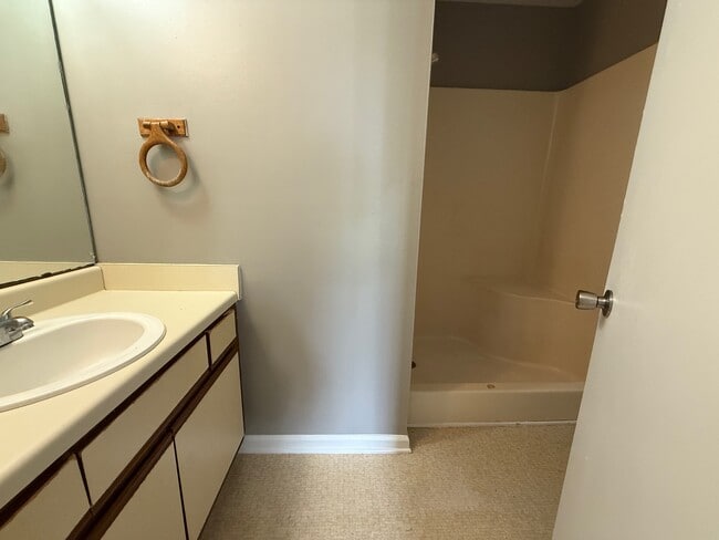 Building Photo - 813 Willow Pointe