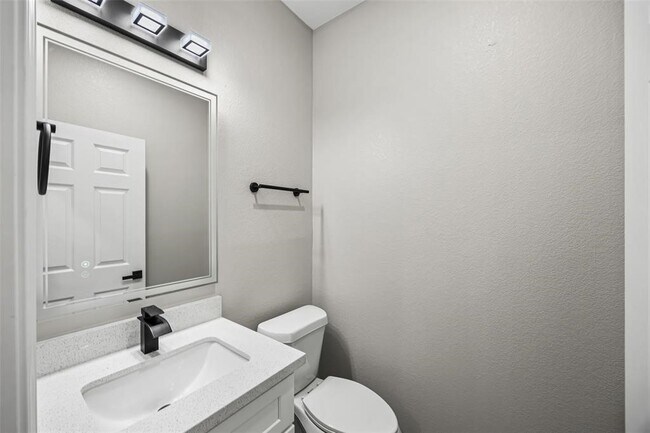 Building Photo - 10214 Hollyglen Dr