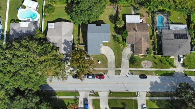 Building Photo - 18423 Swan Lake Dr