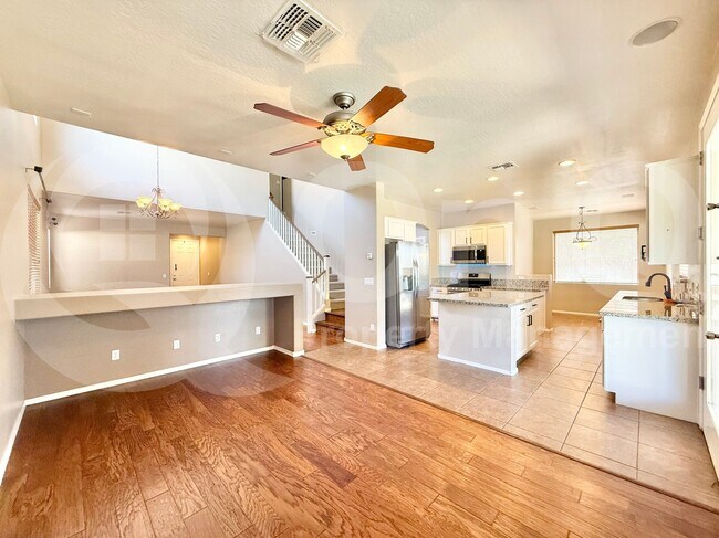 Building Photo - 3318 E Pinot Noir Ave
