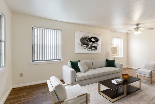 Building Photo - Hamilton Apartments- No Cost Utilities*