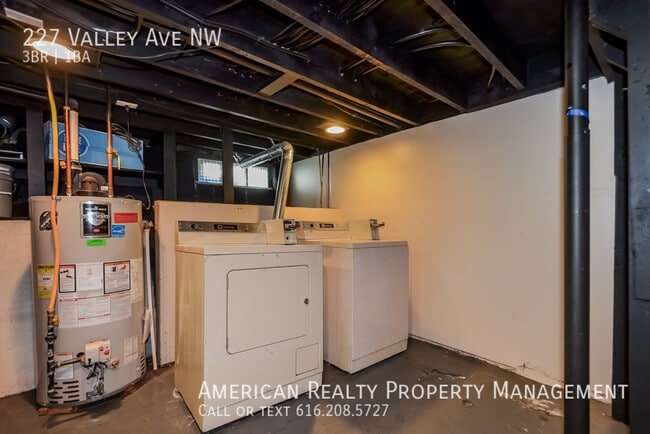 Building Photo - 227 Valley Ave NW