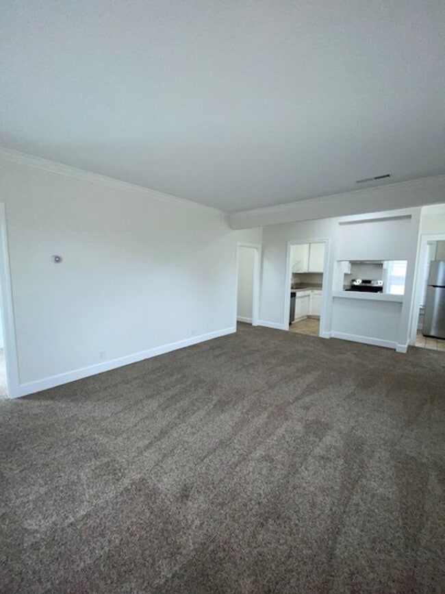 Building Photo - Laine Hill Condominiums
