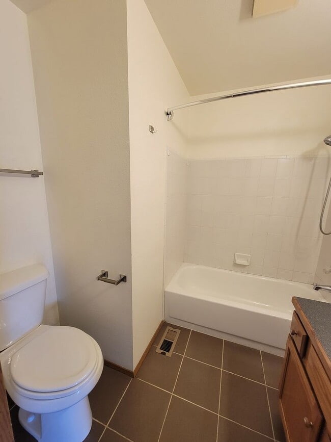 Building Photo - 3 bedroom home with 2 car garage built in ...
