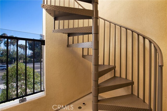 Building Photo - 1523 Doheny Way