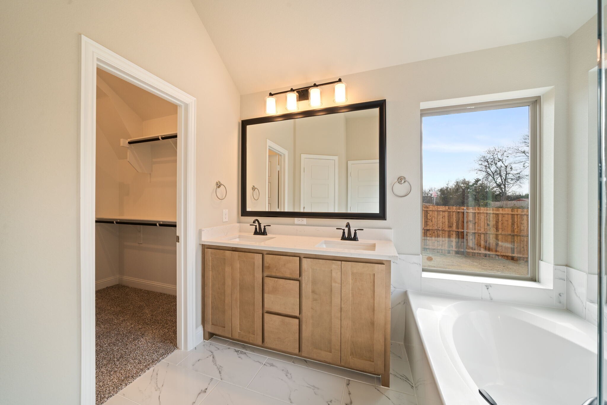 Building Photo - 612 Kyle Dr