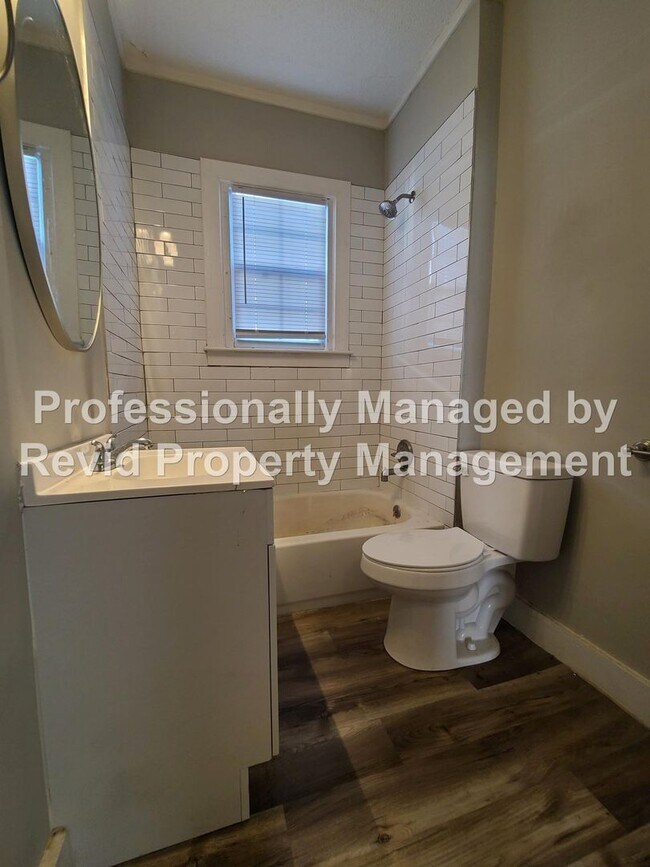 Building Photo - SECTION 8 ACCEPTED