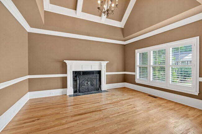 Building Photo - Spacious 7BR House in Powder Springs