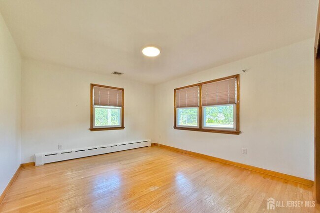 Building Photo - 452 Cranbury Rd