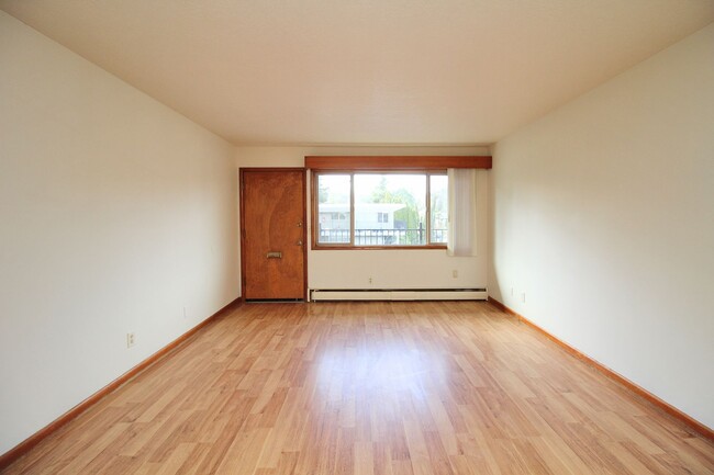 Primary Photo - 3200-3236 SW Marigold St
