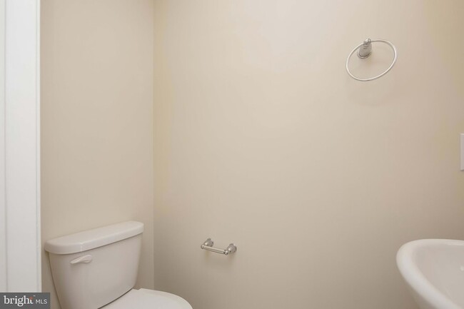 Building Photo - 421 Dogwood Dr