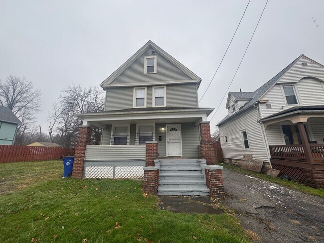Building Photo - 4 Bed - 2 Bath - Single Family Home in Cleveland