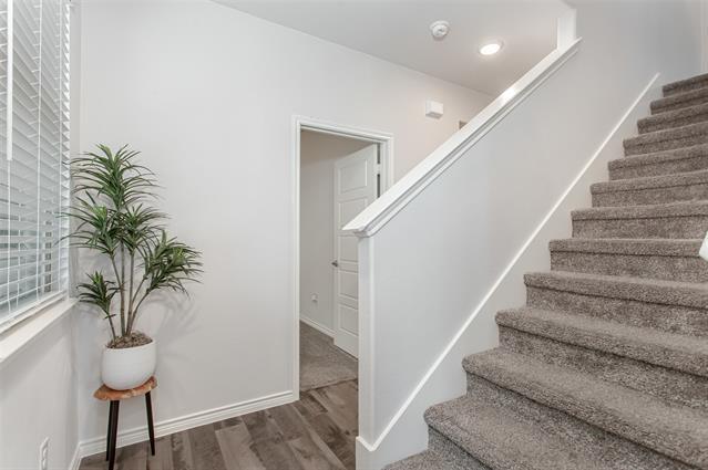 Building Photo - 2148 Miramar Dr