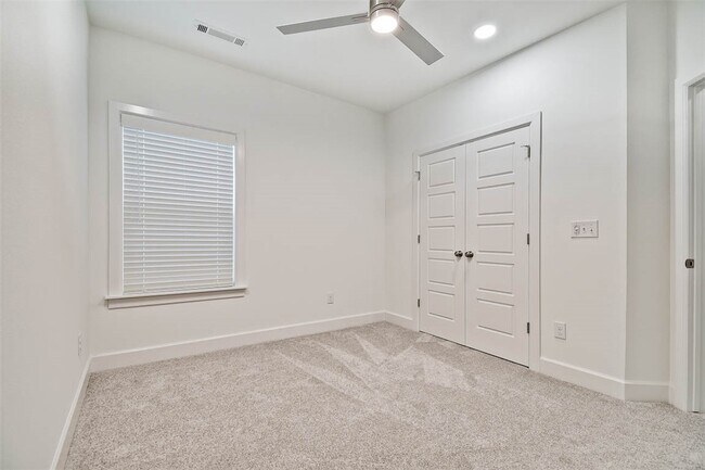 Building Photo - 508 W Persimmon St