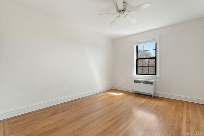 Building Photo - 14 N Chatsworth Ave