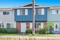 Building Photo - Charming Huntington Beach Townhome | Prime...