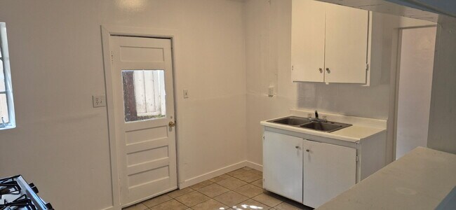 Building Photo - 640