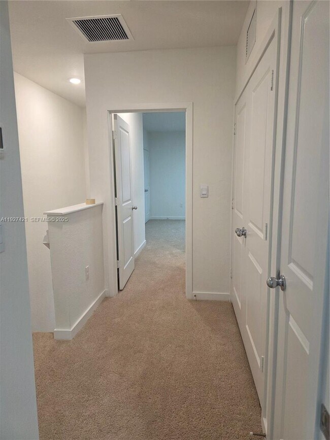 Building Photo - 261 NE 16th St