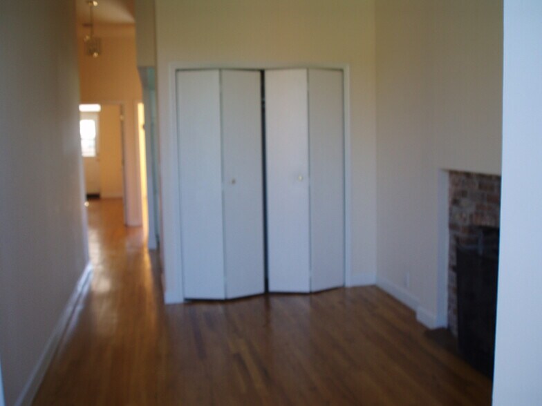 Building Photo - 2099 5th Ave