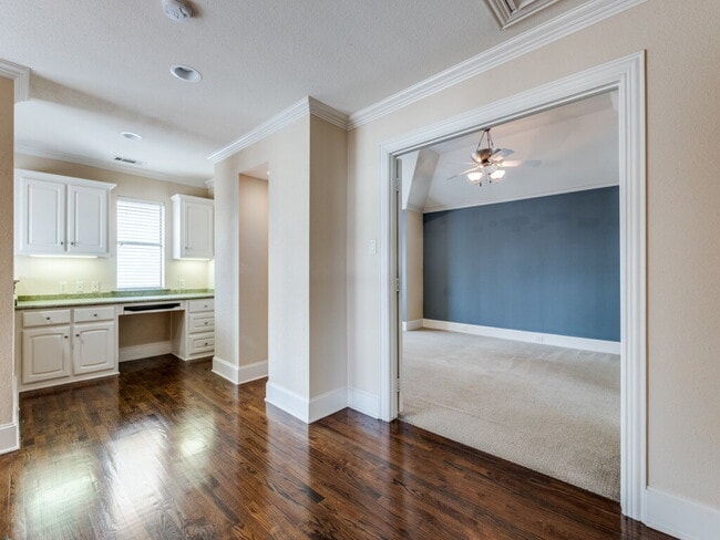 Building Photo - 3 bedroom 3 bath Duplex