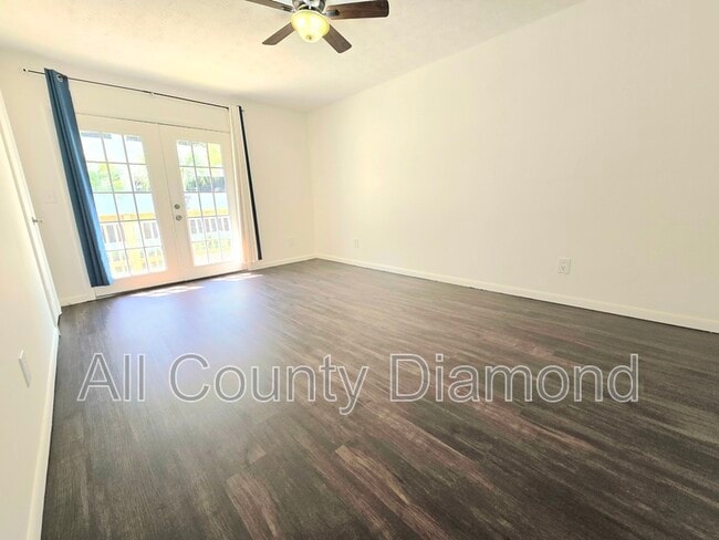 Building Photo - 636 W Caladium Cir