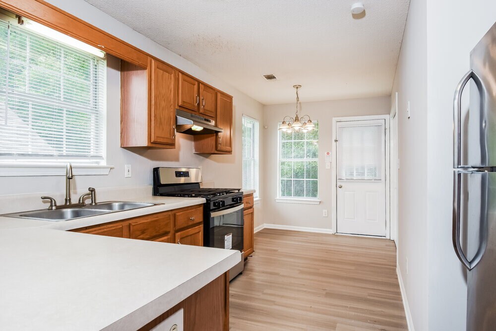 Building Photo - 1560 Wembley Dr
