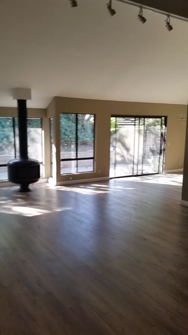 Building Photo - 16268 Glencove Dr