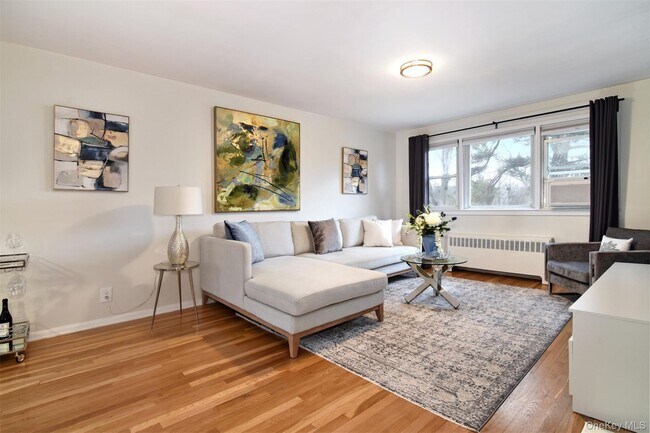 Building Photo - 140 N Broadway