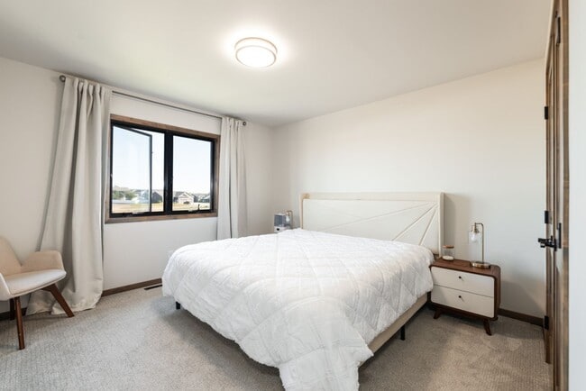 Building Photo - Beautiful Single Family Home in North Bismarck