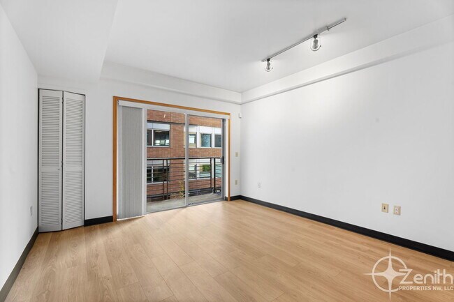 Building Photo - 701 Columbia St