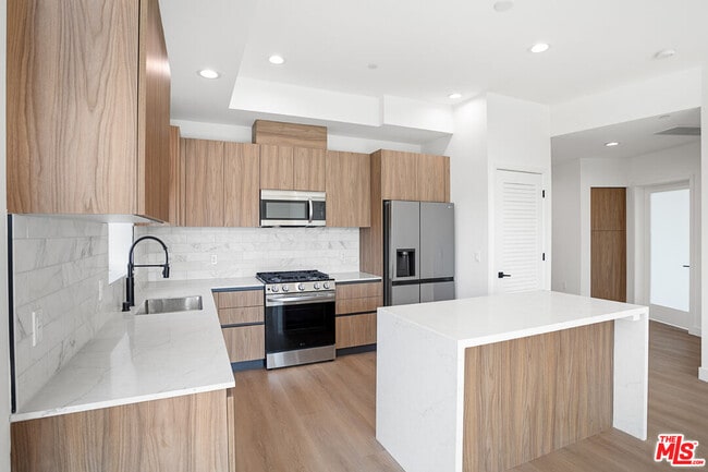 Building Photo - 164 Chestnut St