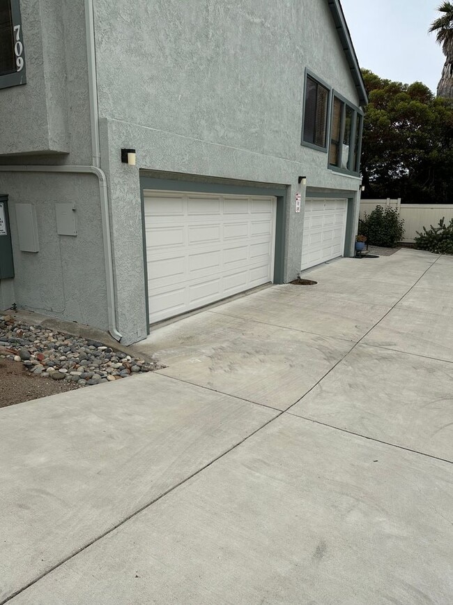 Building Photo - Pismo Beach Condo with Garage