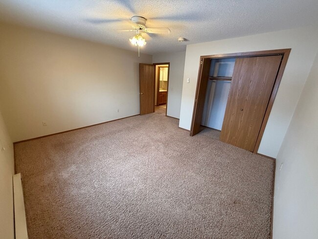 Building Photo - 2010 Ash Ave NE