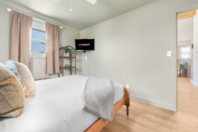 Building Photo - 108 Zamora St