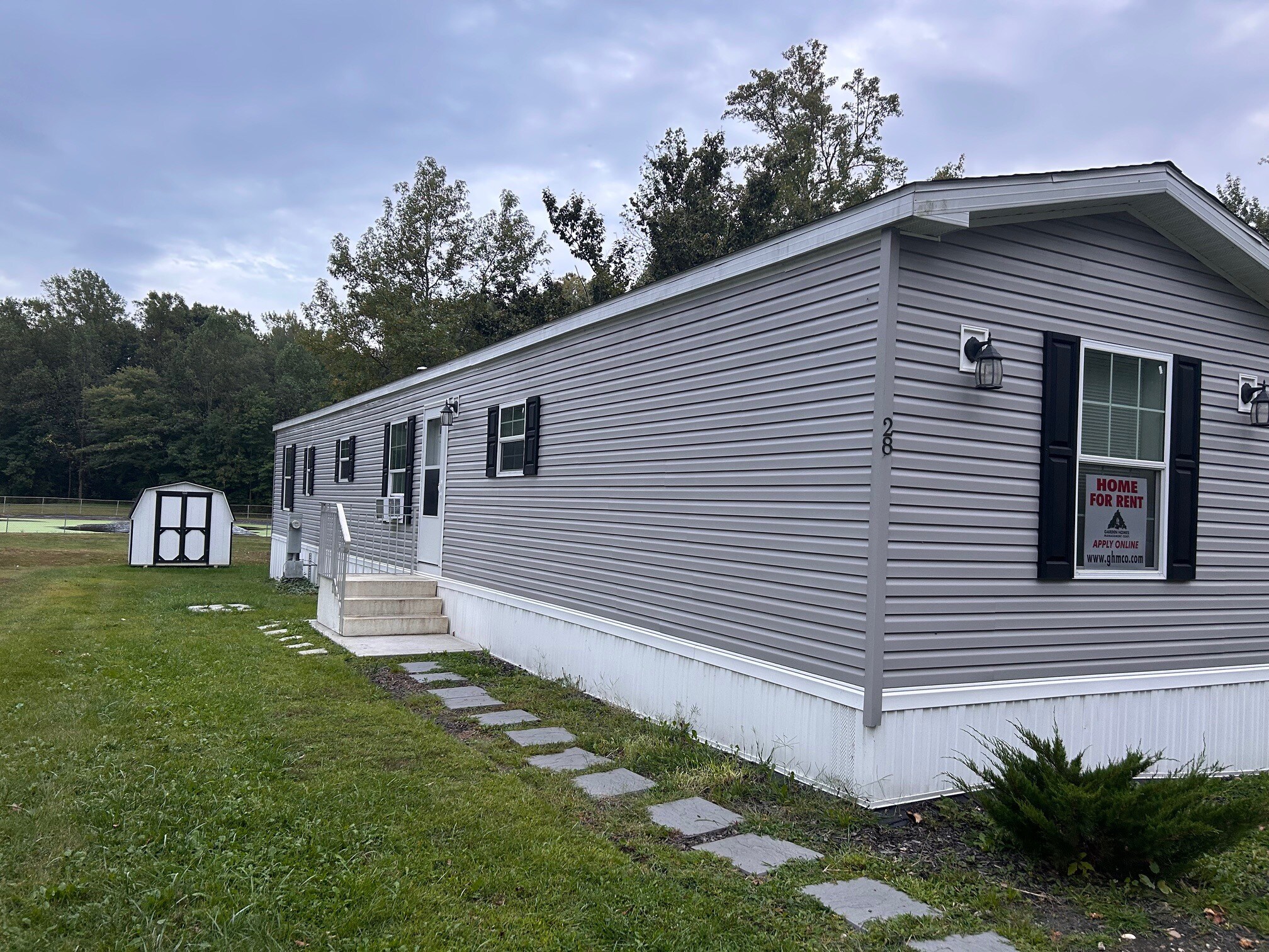 Building Photo - 28 Oak Tree Ln
