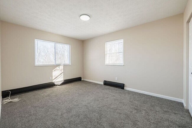 Building Photo - 35 Oakmount Ave