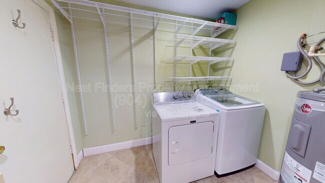 Building Photo - 12947 Tree Wy Ct N