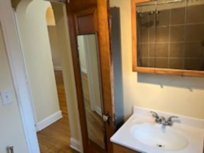 Building Photo - Condo wFREE HEAT in Belmont Cragin! In-uni...