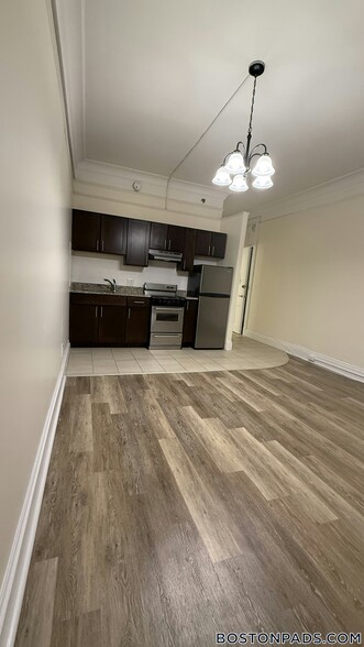 Building Photo - 62 Boylston St