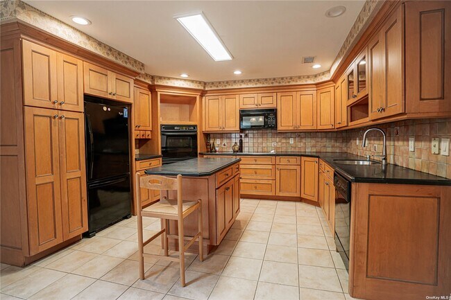 Building Photo - 30 Club Dr S