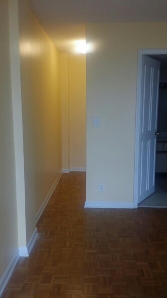 Building Photo - 1101 N Elm St