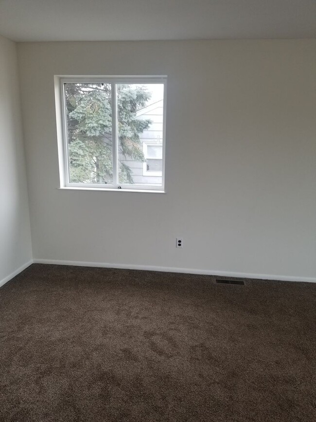 Building Photo - Spacious 2-Bedroom Apartment in Tinicum To...