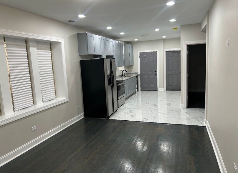 Building Photo - 7730 S Cornell Ave